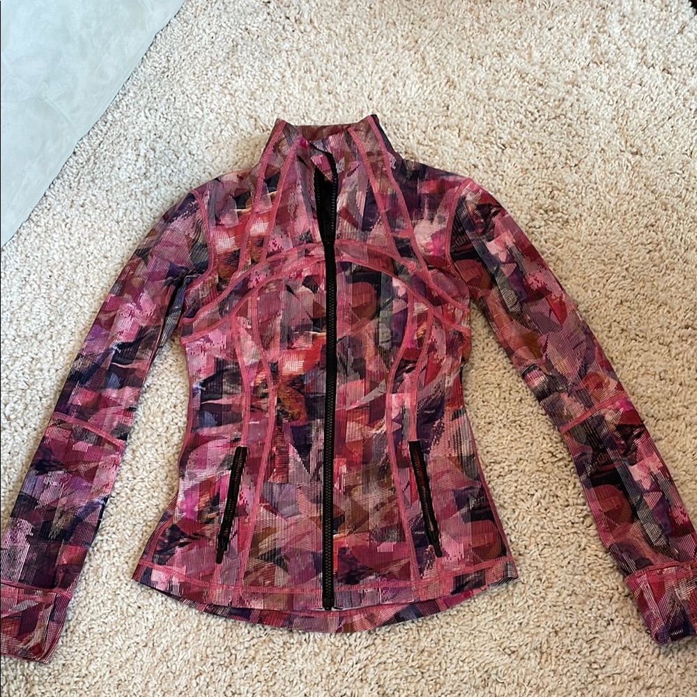 Lululemon workout define jacket 4 white black Pink Geometric Women's like new